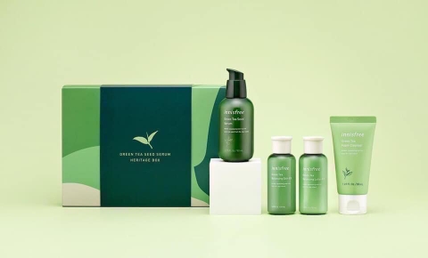 Bộ dưỡng cấp ẩm se khít lỗ chân lông, kháng khuẩn, chống lão hóa Green Tea Seed Serum Heritage Box