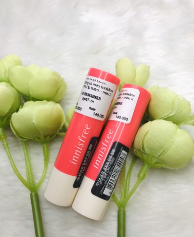 Son dưỡng có màu Innisfree Glow Tint Lip Balm.