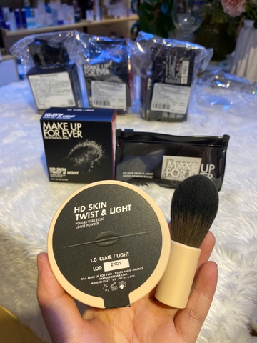 Phấn Phủ Make Up For Ever Dạng Bột 3 Trong 1 Giúp Làm Đều Màu Da, Hiệu Chỉnh Sắc Tố Da HD Skin Twist & Light #1.0 Clair/Light (tặng kèm chổi)