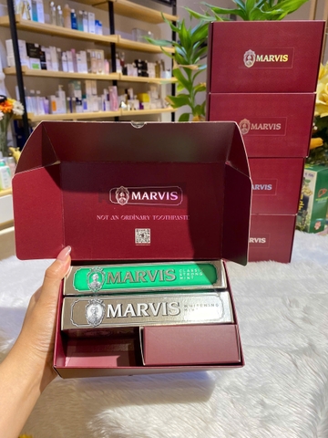 Kem Đánh Răng Làm Trắng Bạc Hà Thơm Mát Marvis Whitening Mint 85ml