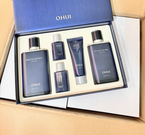 Bộ Sản Phẩm Dưỡng Ẩm Làm Sáng Da Toner + Sữa Dưỡng Da Cho Nam Ohui For Men Neofeel Special Set