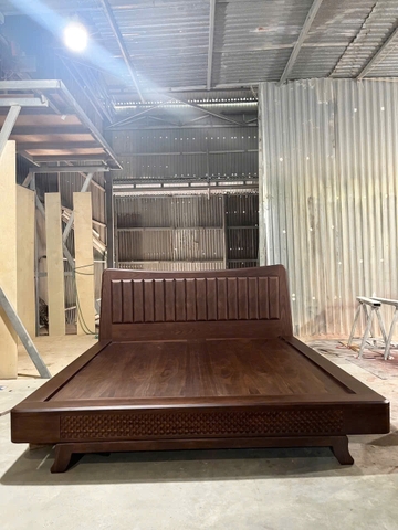 Giường ngủ gỗ óc chó đục trám thuyền