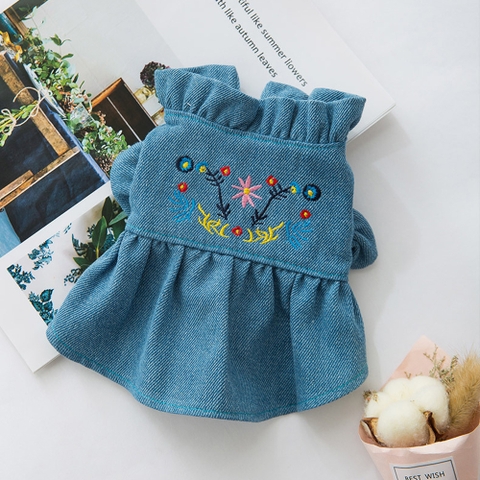 Váy bò thêu hoa cho chó mèo