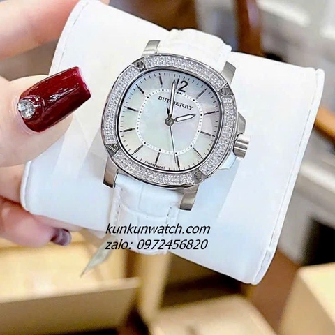 Đồng Hồ Nữ Burbery The Britain BBY1800 Đính Đá Silver 34mm