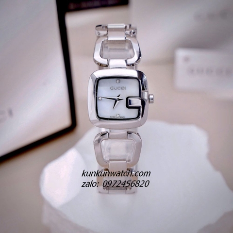 Đồng Hồ Nữ Gucci G - Gucci Nền Mặt Xà Cừ Trắng, Đính Đá, Dáng Lắc Tay 2 Kim Silver 26mm