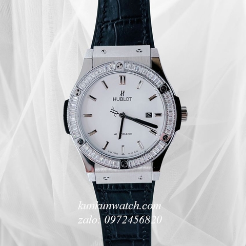 Đồng Hồ Nam Hublot Automatic Viền Đá Vuông Dây Da Vân Silicone Đen Mặt Trắng Silver 42mm
