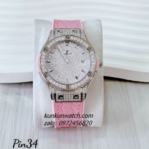 Đồng Hồ Nữ Hublot Classic Fusion Đính Full Đá, Viền Đá Tròn, Lịch Ngày Dây Silicone Da Vân Hồng Silver 34mm