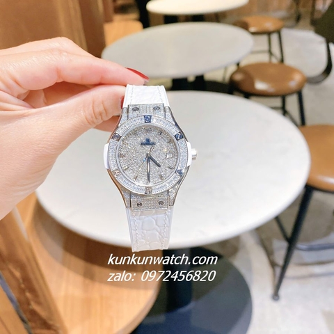 Đồng Hồ Nữ Hublot Classic Fusion Đính Full Đá, Viền Đá Vuông, Lịch Ngày Dây Silicone Da Vân Trắng Silver 34mm