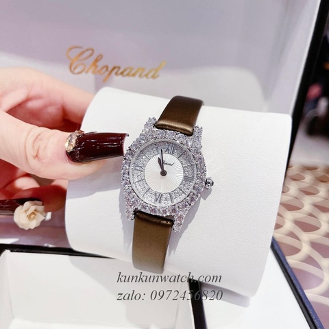 Đồng Hồ Nữ Chopard L'Heure Du Diamant Đính Viền Đá Chấu Nền Mặt Tia Da Nâu Silver 32mm