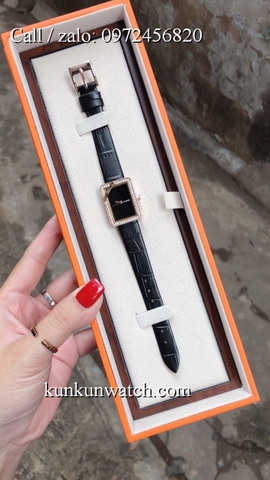 Đồng Hồ Nữ Chanel CNND024 - Dây Da - Mặt Đen Vỏ Vàng - 26 x 32mm