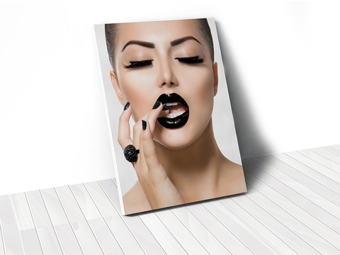 Tranh Lady black lips