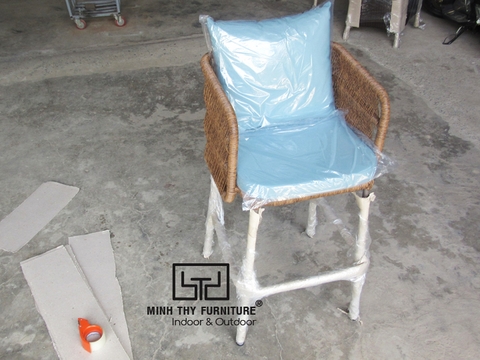Khám phá cách đan ghế quầy bar mây nhựa tại xưởng đan mẫu của Minh Thy Furniture