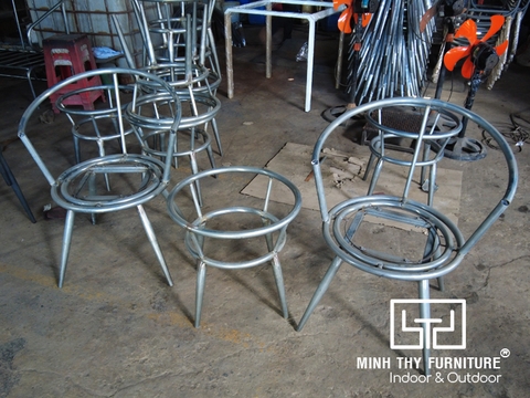 Nên mua ghế giả mây sợi tròn hay dẹp? Góc nhìn B2B từ xưởng