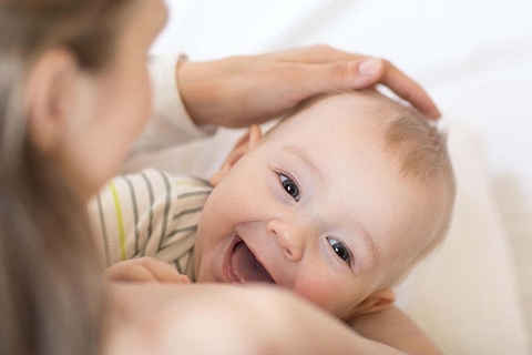 Sữa mẹ có thể bảo vệ và chống lại virus gây bệnh ở trẻ sơ sinh