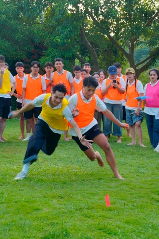 KHI CÁC HỌC VIÊN BẮT ĐẦU NÓI CHUYỆN VỀ BÓNG ĐÁ
