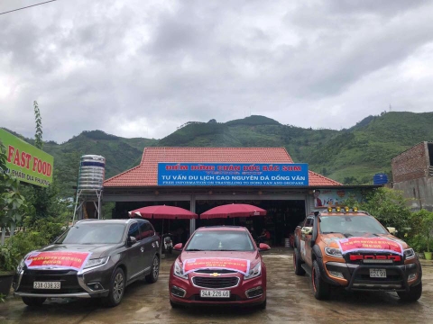Liên hiệp spa thẩm mỹ VN trong chuyến từ thiện trận lũ lụt Hà Giang