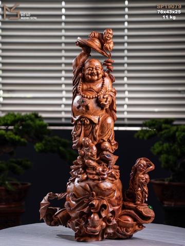 TƯỢNG GỖ DI LẶC ĐỨNG TAM PHÚC - GỖ SƯA