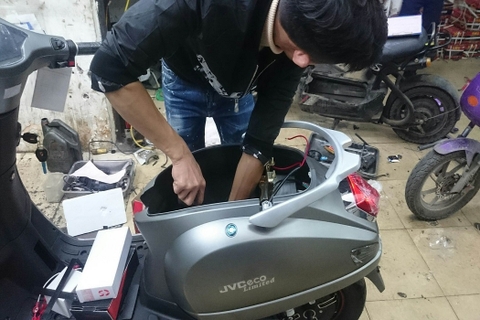 ĐỊA CHỈ THAY BÌNH ẮC QUY XE MÁY ĐIỆN VESPA UY TÍN TẠI HÀ NỘI