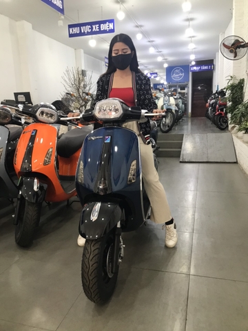 NƯỜM NƯỢP KHÁCH HÀNG ĐẾN MUA XE MÁY VESPA 50CC NIOSHIMA ĐẦU NĂM 2022