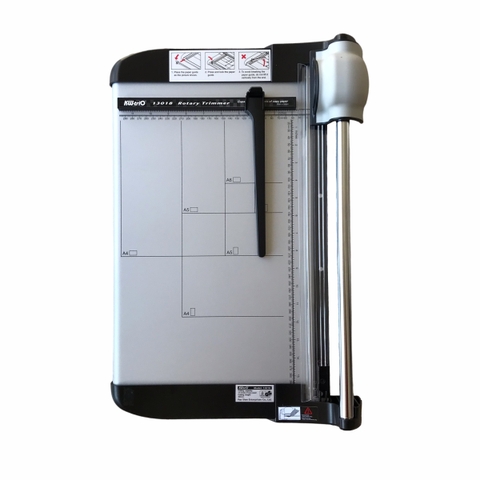 Bàn cắt giấy KW-TriO 13018 A4 con lăn