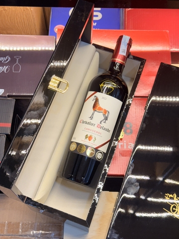 Hộp 1 chai Rượu vang Chevalier