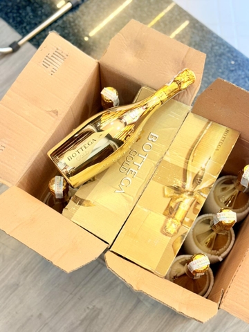 Rượu vang Bottega Gold chính hãng.