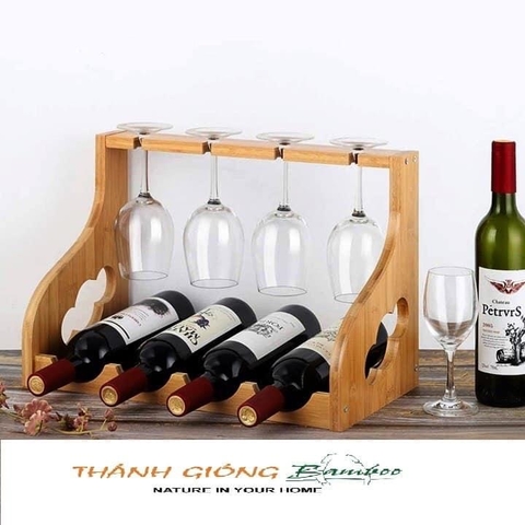 Kệ treo ly kết hợp trưng bày rượu vang.