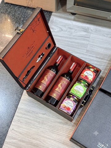 Hộp quà 2 chai Capra