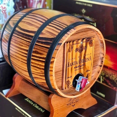Trống rượu vang Santa Chilena.