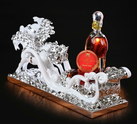 Kệ rượu con Ngựa kéo rượu XO