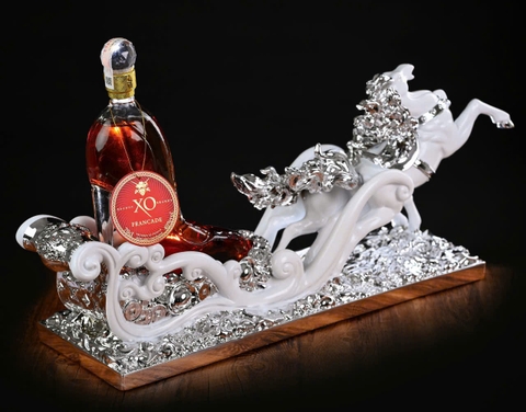 Kệ rượu con Ngựa kéo rượu XO