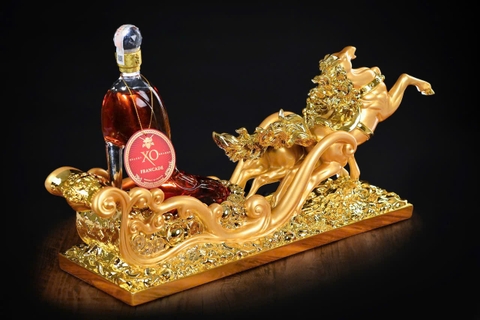 Kệ rượu con Ngựa kéo rượu XO