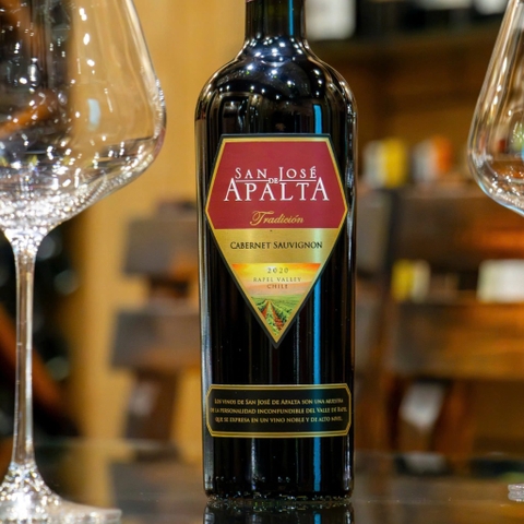 Rượu vang Apalta Tradition Cabernet Sauvignon.