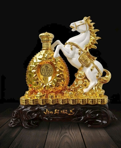 Rượu phong thủy Ngựa Tết Venus XO