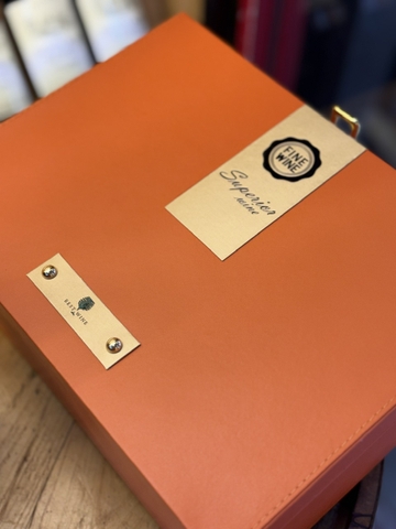 Hộp da 2 chai: Vang Ý 19 độ Nine Lucky Star Primitivo