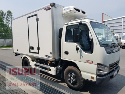 Xe Tải Isuzu QMR77FE4A 1.9 Tấn Thùng Đông Lạnh Quyền