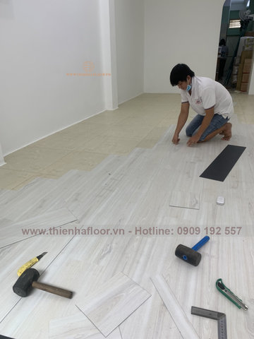 Thi công sàn nhựa Aimaru Easy A22