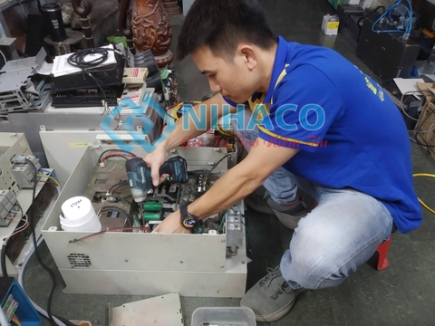 sửa biến tần máy ép phun