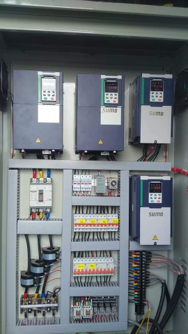 Tủ điều khiển hệ thống băng truyền rửa than - Ứng dụng biến tần