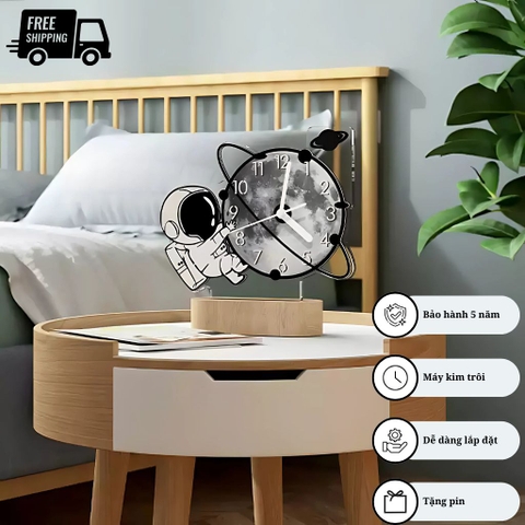 Đồng hồ để bàn phi hành gia CL097 trang trí với đèn Led