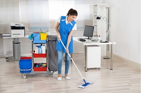 Dịch vụ giúp việc chăm người già tại <strong>Dịch vụ Gia Hoàng HR</strong> Sự lựa chọn hoàn hảo cho sức khỏe và hạnh phúc của người thân”></div>
<h3><strong>Ưu điểm</strong></h3>
<ul>
<li>Đội ngũ nhân viên giàu kinh nghiệm và tận tâm trong công việc</li>
<li>Dịch vụ linh hoạt và đa dạng, phù hợp với nhu cầu của từng gia đình</li>
<li>Đảm bảo an toàn và tiện lợi cho người già</li>
<li>Giúp giảm bớt gánh nặng và lo lắng của gia đình</li>
<li>Có mặt tại nhiều thành phố lớn trên cả nước</li>
</ul>
<h3><strong>Nhược điểm</strong></h3>
<ul>
<li>Chi phí cao hơn so với việc thuê người giúp việc thông thường</li>
<li>Không thể đảm bảo sự hiểu biết và quan tâm đúng mức với từng người già do không phải là người trong gia đình</li>
</ul>
<h2><strong>Lời khuyên <strong>Dịch vụ giúp việc chăm người già tại <strong>Dịch vụ Gia Hoàng HR</strong></strong></strong></h2>
<div class=