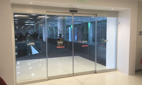 cửa kính tự động