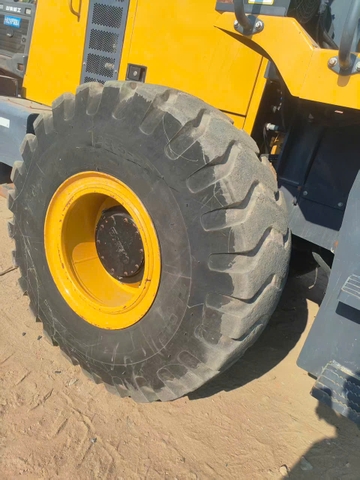 Xe xúc lật cũ gầu 3.6 m3 XCMG LW550FV bản đổ cao cần dài đời 2021