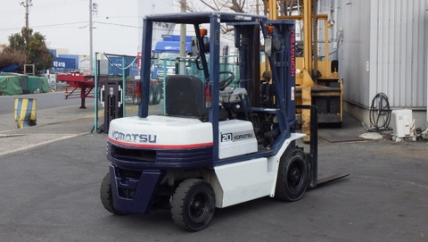 Xe nâng dầu cũ 2 tấn KOMATSU FD20-11 Số Sàn Đời 1992 (Chui Cont 4.5m)