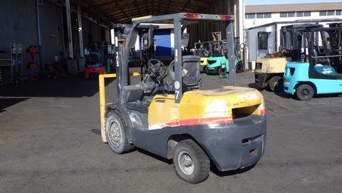 Xe nâng dầu 3.5 tấn TCM FD35T3S đời 2012 (Số tự động - Dịch giá)