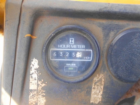 Xe nâng dầu 2.5 tấn Komatsu FD25-10 Gật Gù - 221630 (Số sàn, nâng 4m)