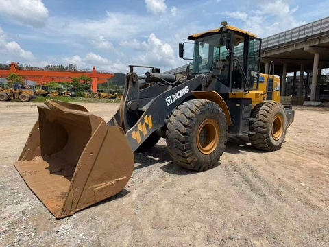 Máy xúc lật cũ 5 tấn gầu 3.6 m3 XCMG LW550FV cần dài chiều cao đổ 3.4m đời 2020 - XUG0550FJLCB10735