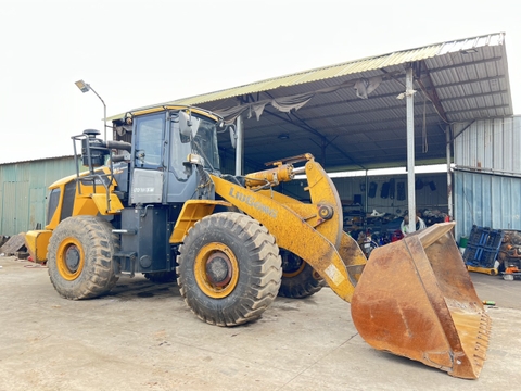 Bán Máy Xúc Lật Cũ Liugong CLG855H Gầu 3,7 m3 sản xuất năm 2018 Giá cực tốt