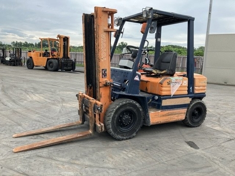 Xe nâng Toyota 2.5 tấn 5FD25 Số Sàn, dịch giá Giá rẻ