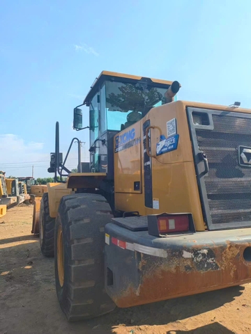 Xe xúc lật cũ gầu 3.6 m3 XCMG LW550FV bản đổ cao cần dài đời 2021